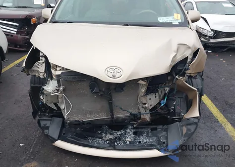 2011 Toyota Sienna Le V6 из США, поврежденный, VIN 5TDKK3DC7BS034879